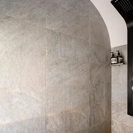 Dimora Delle Stelle - Design & Heritage Apartmanhotel Bari